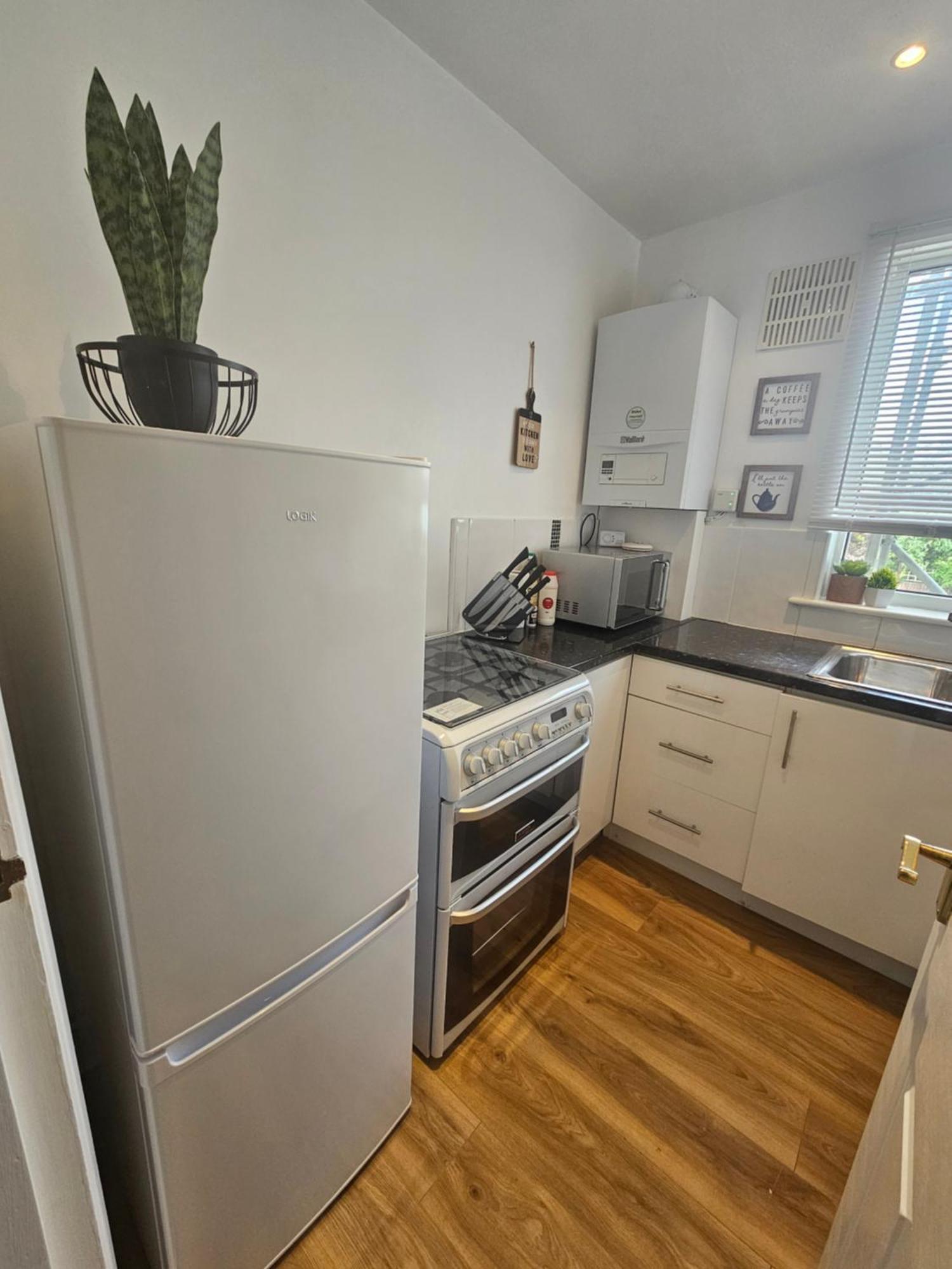 St Albans City Stays - Near Luton Airport - St Albans Abbey & City Train Station - Close To London- Harry Potter World - The Odyssey Cinema - Abbey Cathedral- Contractors I Business I Leisure- Sleeps Upto 6 People Eksteriør billede