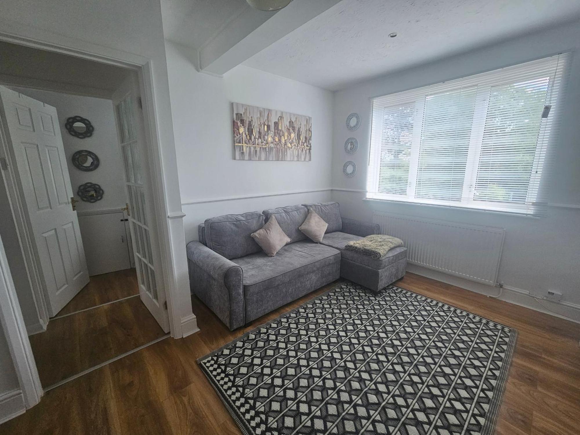 St Albans City Stays - Near Luton Airport - St Albans Abbey & City Train Station - Close To London- Harry Potter World - The Odyssey Cinema - Abbey Cathedral- Contractors I Business I Leisure- Sleeps Upto 6 People Eksteriør billede