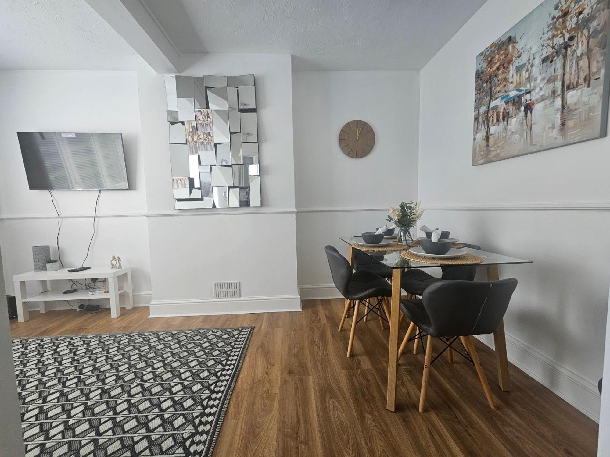 St Albans City Stays - Near Luton Airport - St Albans Abbey & City Train Station - Close To London- Harry Potter World - The Odyssey Cinema - Abbey Cathedral- Contractors I Business I Leisure- Sleeps Upto 6 People Eksteriør billede