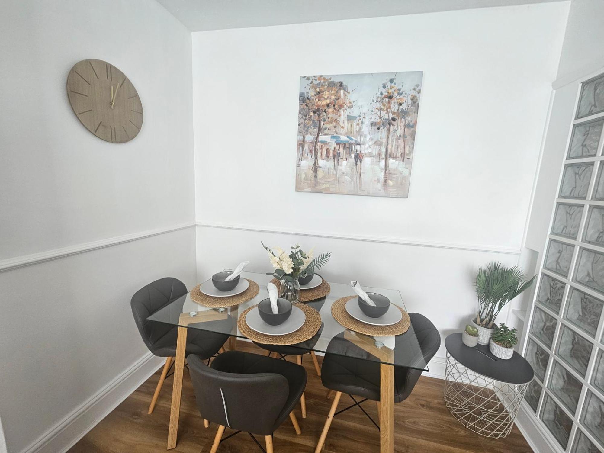 St Albans City Stays - Near Luton Airport - St Albans Abbey & City Train Station - Close To London- Harry Potter World - The Odyssey Cinema - Abbey Cathedral- Contractors I Business I Leisure- Sleeps Upto 6 People Eksteriør billede