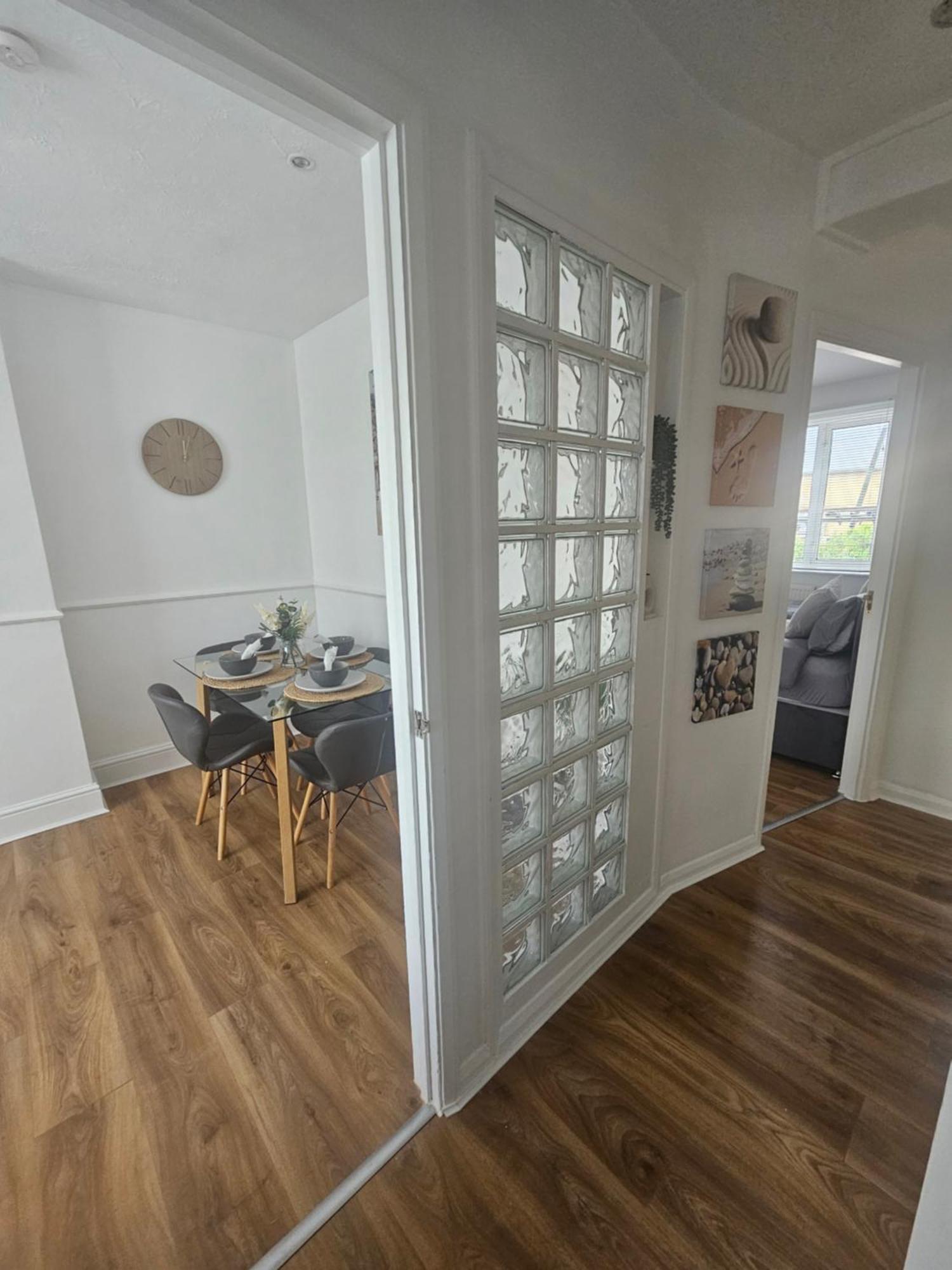 St Albans City Stays - Near Luton Airport - St Albans Abbey & City Train Station - Close To London- Harry Potter World - The Odyssey Cinema - Abbey Cathedral- Contractors I Business I Leisure- Sleeps Upto 6 People Eksteriør billede