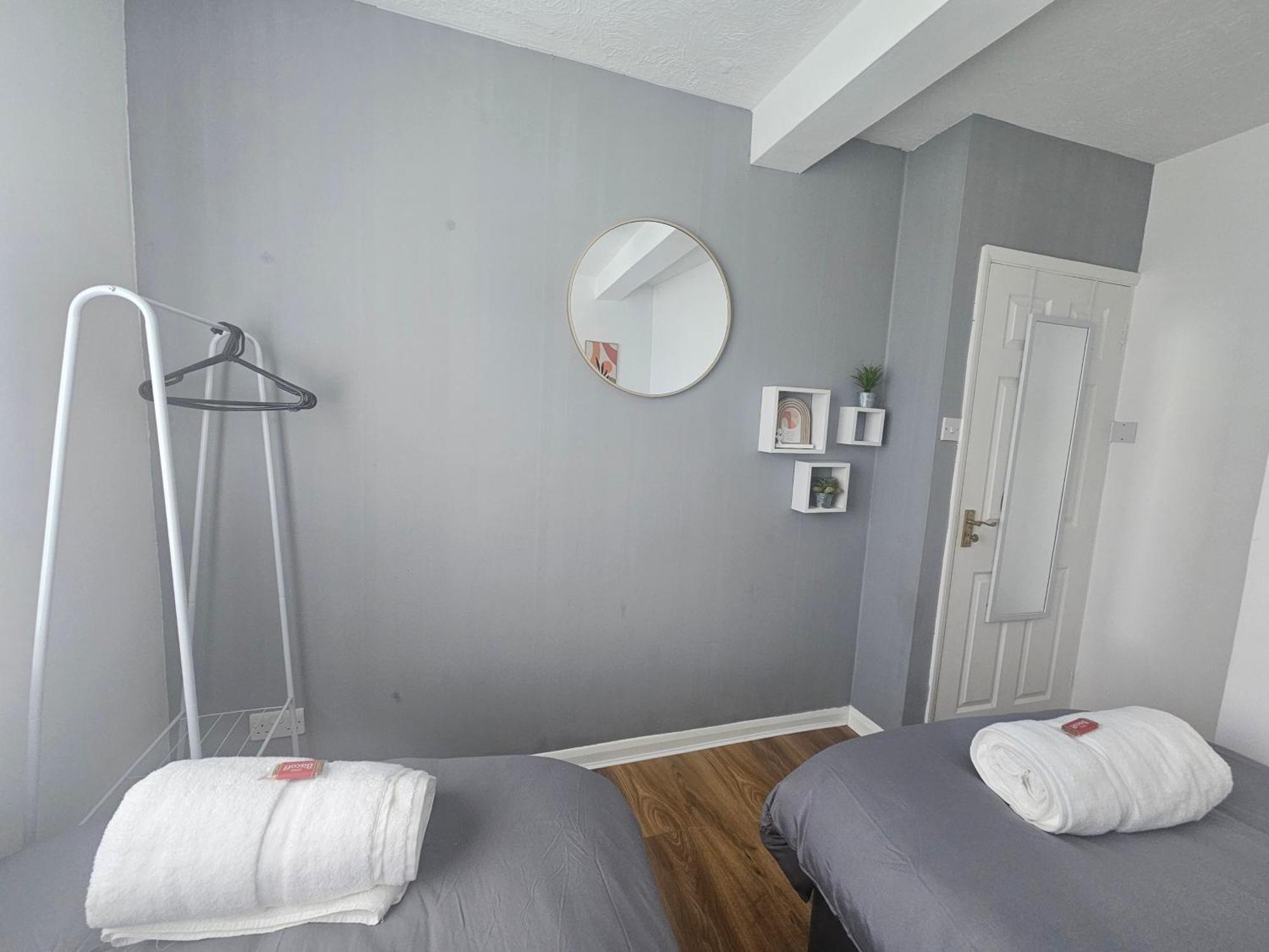 St Albans City Stays - Near Luton Airport - St Albans Abbey & City Train Station - Close To London- Harry Potter World - The Odyssey Cinema - Abbey Cathedral- Contractors I Business I Leisure- Sleeps Upto 6 People Eksteriør billede