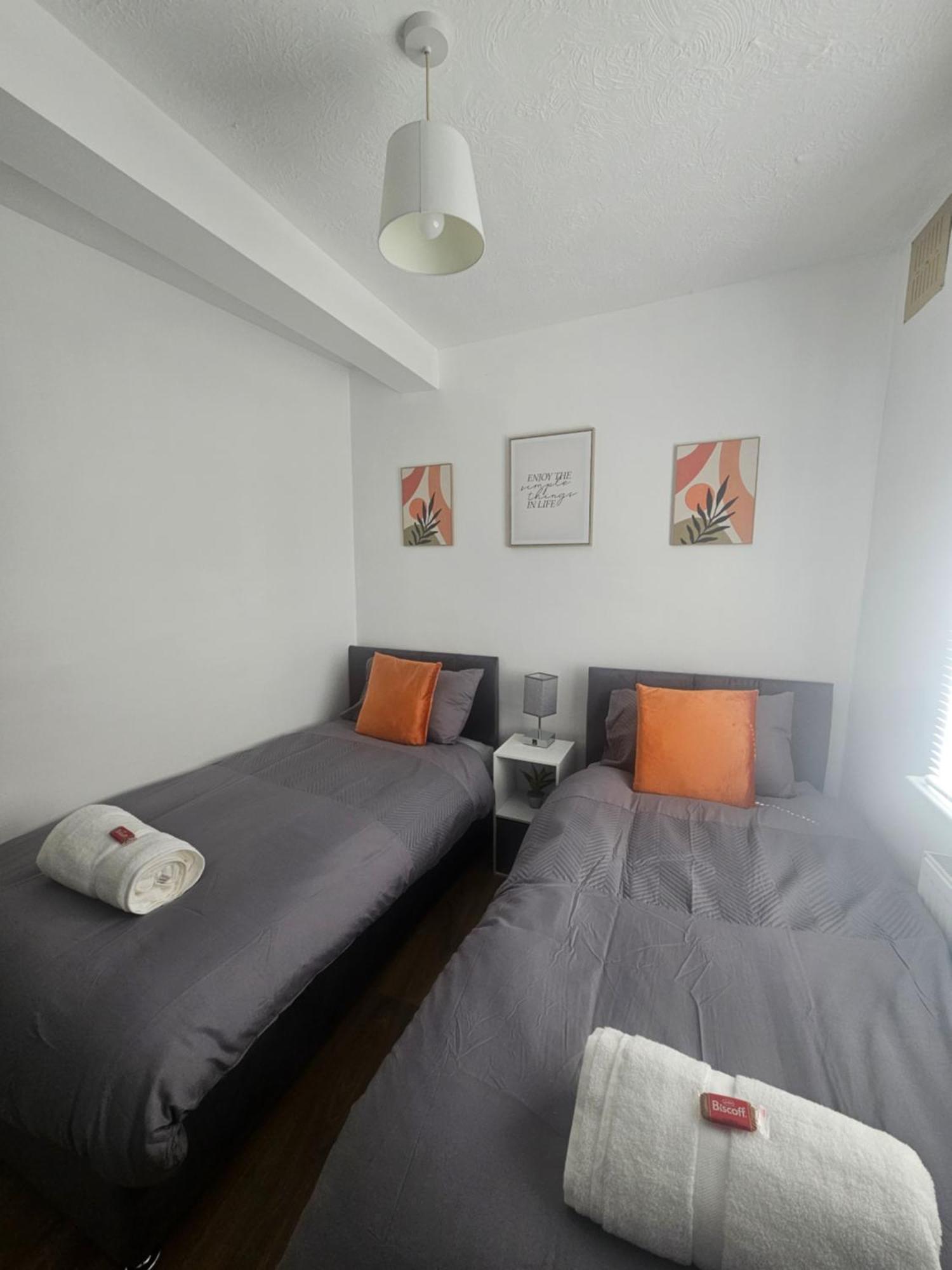 St Albans City Stays - Near Luton Airport - St Albans Abbey & City Train Station - Close To London- Harry Potter World - The Odyssey Cinema - Abbey Cathedral- Contractors I Business I Leisure- Sleeps Upto 6 People Eksteriør billede