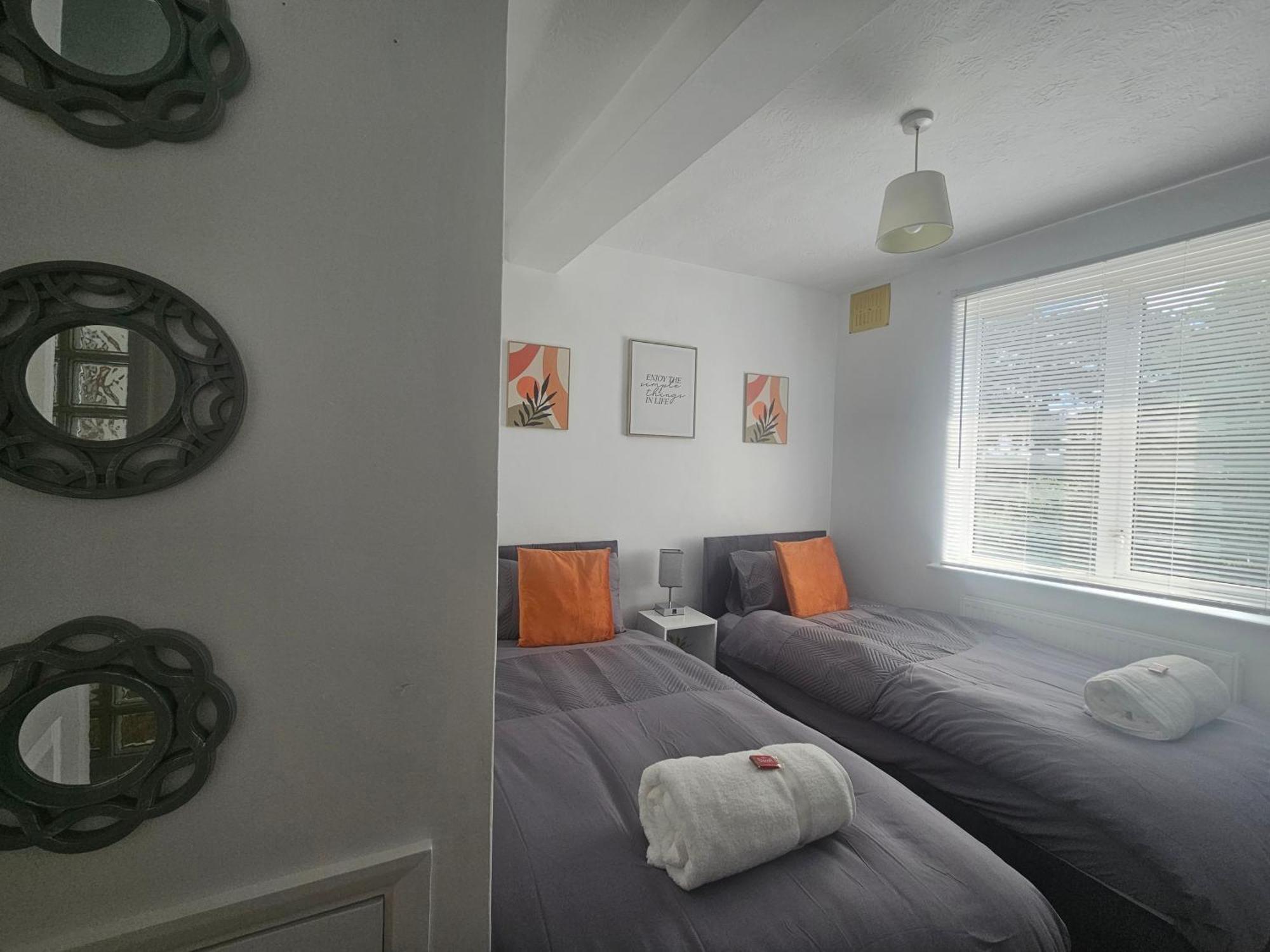 St Albans City Stays - Near Luton Airport - St Albans Abbey & City Train Station - Close To London- Harry Potter World - The Odyssey Cinema - Abbey Cathedral- Contractors I Business I Leisure- Sleeps Upto 6 People Eksteriør billede