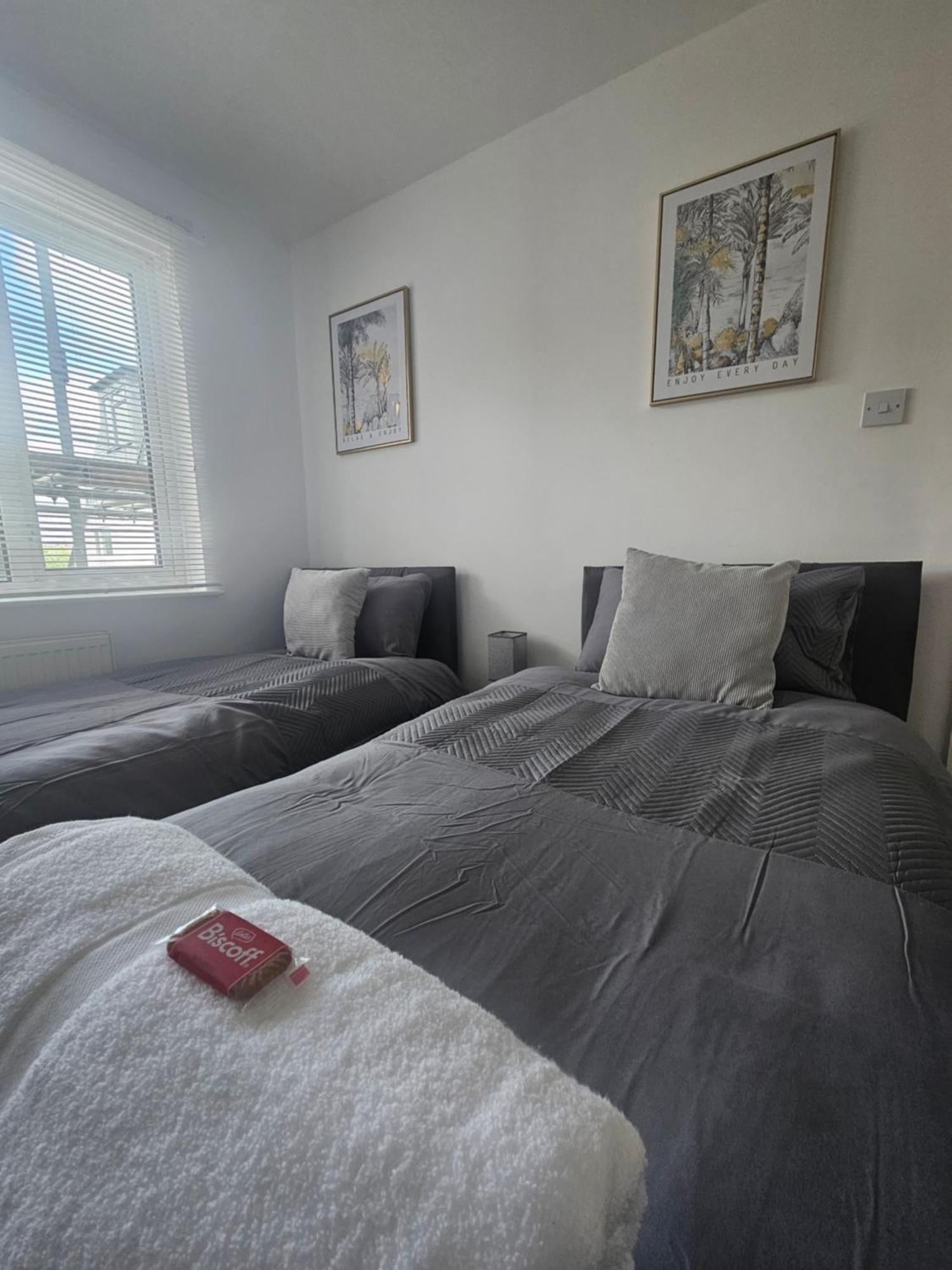 St Albans City Stays - Near Luton Airport - St Albans Abbey & City Train Station - Close To London- Harry Potter World - The Odyssey Cinema - Abbey Cathedral- Contractors I Business I Leisure- Sleeps Upto 6 People Eksteriør billede