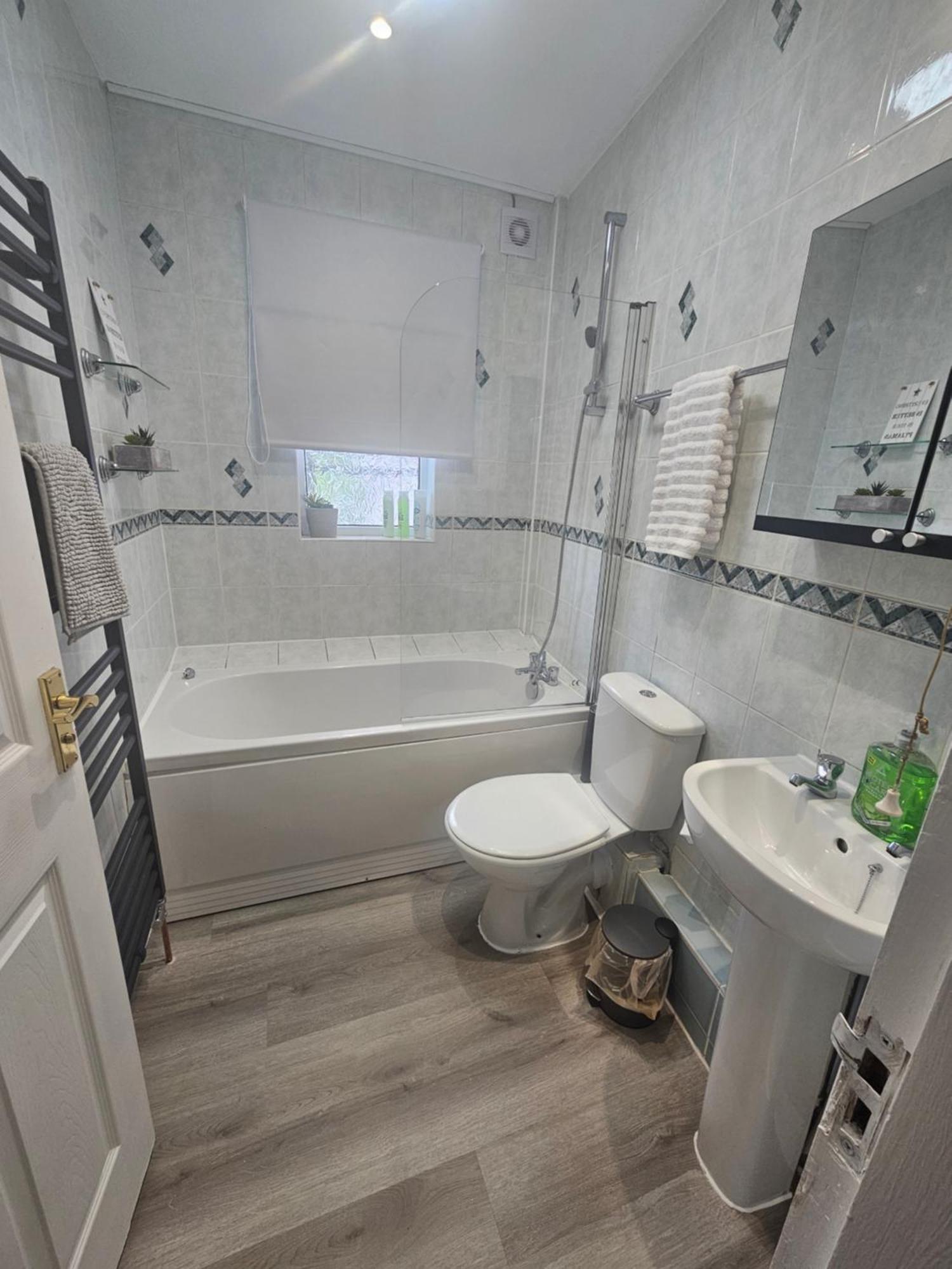 St Albans City Stays - Near Luton Airport - St Albans Abbey & City Train Station - Close To London- Harry Potter World - The Odyssey Cinema - Abbey Cathedral- Contractors I Business I Leisure- Sleeps Upto 6 People Eksteriør billede