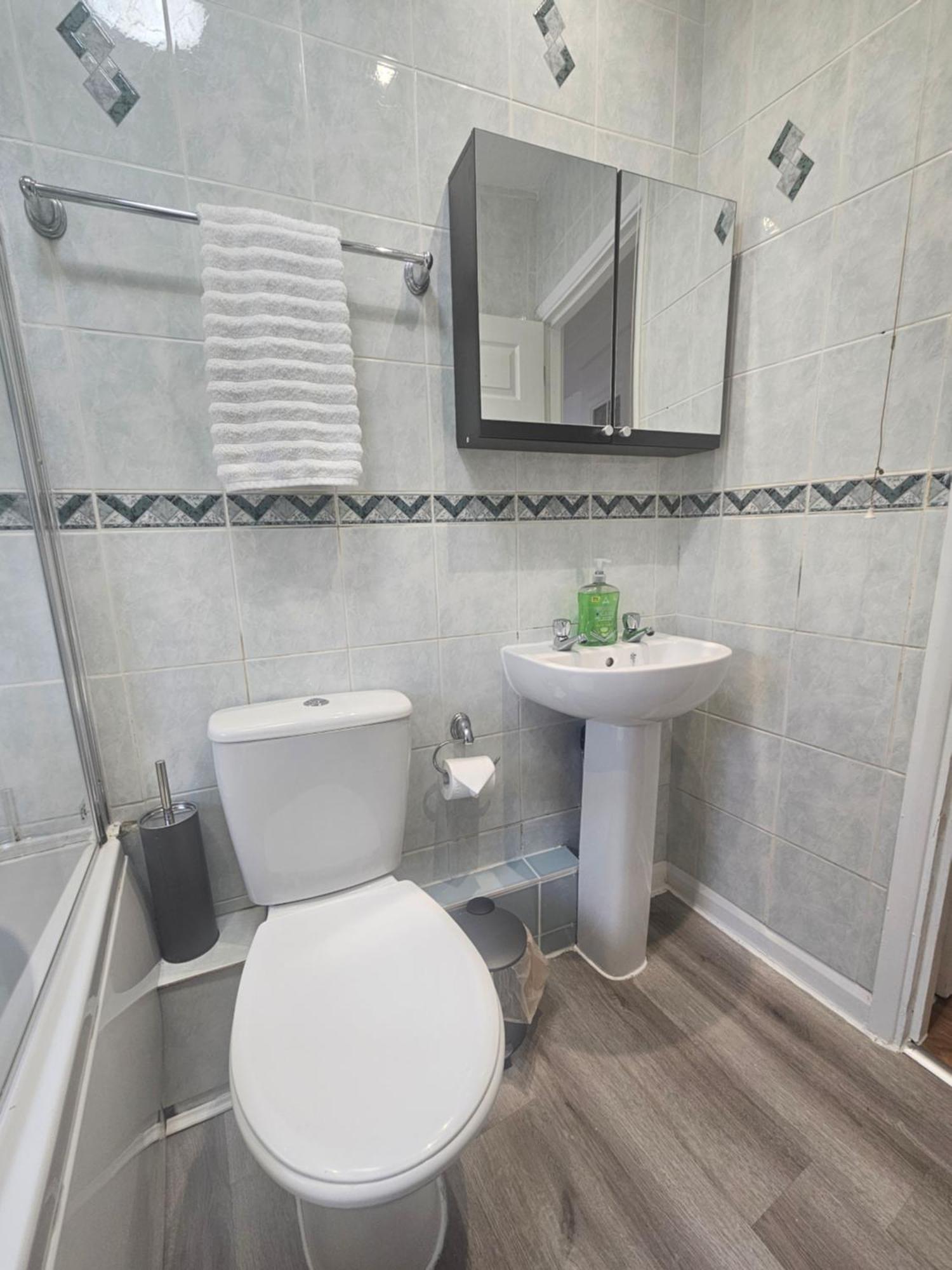 St Albans City Stays - Near Luton Airport - St Albans Abbey & City Train Station - Close To London- Harry Potter World - The Odyssey Cinema - Abbey Cathedral- Contractors I Business I Leisure- Sleeps Upto 6 People Eksteriør billede