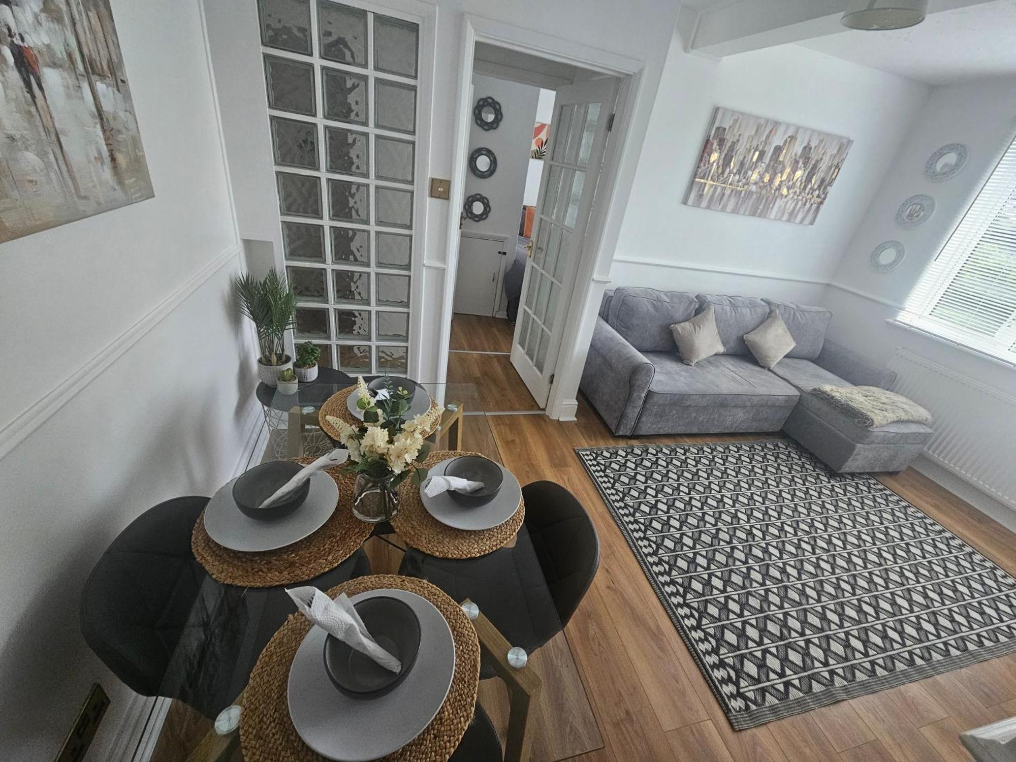 St Albans City Stays - Near Luton Airport - St Albans Abbey & City Train Station - Close To London- Harry Potter World - The Odyssey Cinema - Abbey Cathedral- Contractors I Business I Leisure- Sleeps Upto 6 People Eksteriør billede